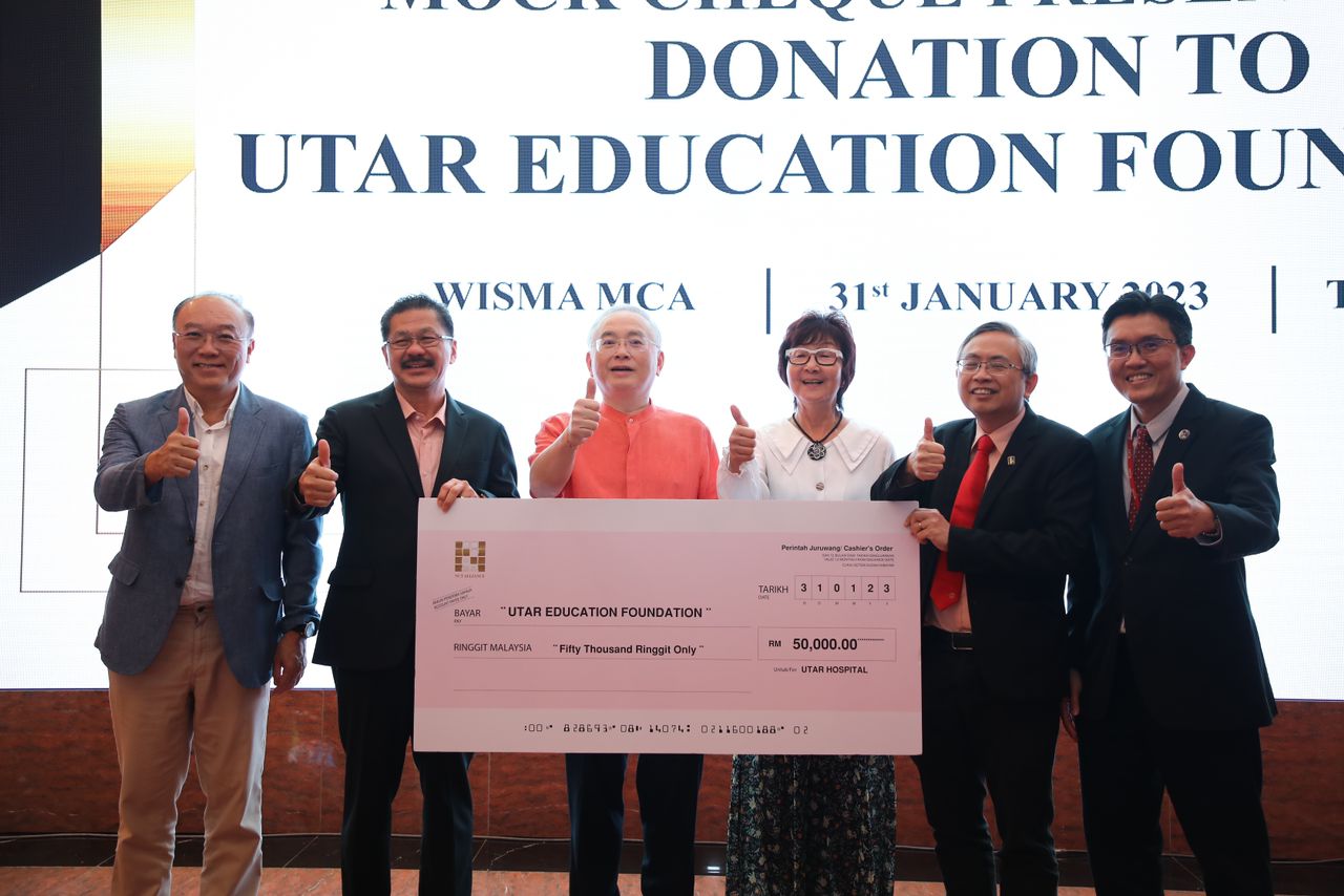 Mock Cheque Presentation to UTAR Hospital